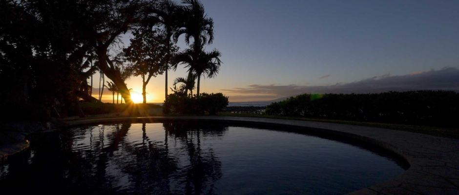 Kahana-Nui-Villa_pool_sunset-940x400.jpg
